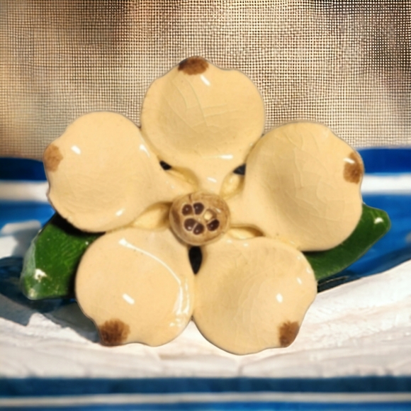 Vintage Porcelain Dogwood Blossom Brooch - Picture 3 of 9